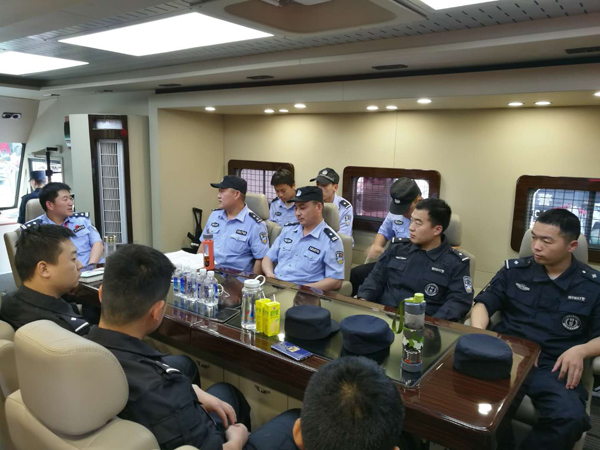 南阳市公安局圆满完成第十五届玉雕文化节暨第九届南阳月季花会安保任务(图4) 南阳市公安局圆满完成第十五届玉雕文化节暨第九届南阳月季花会安保任务(图4)