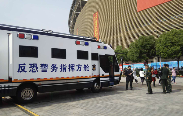 南阳市公安局圆满完成第十五届玉雕文化节暨第九届南阳月季花会安保任务(图2) 南阳市公安局圆满完成第十五届玉雕文化节暨第九届南阳月季花会安保任务(图2)
