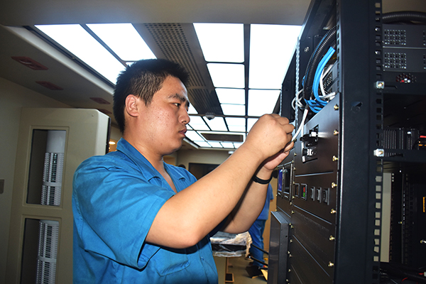 手间千缕,心间万里||——记鸿马员工宰治刚的工匠精神(图2) 手间千缕,心间万里||——记鸿马员工宰治刚的工匠精神(图2)