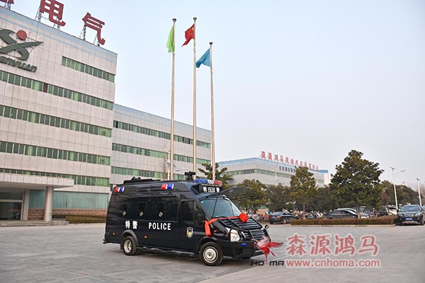 青海化隆县轻型装甲实战运兵车发车     列装基层(图1)