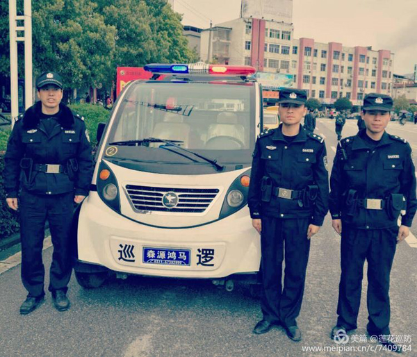 巡逻、接处警、救助、打击四线发力守护莲城(图1) 巡逻、接处警、救助、打击四线发力守护莲城(图1)