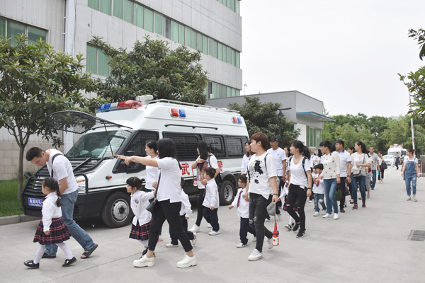 “魅力经开行活动” ——走进森源鸿马 感受科技魅力(图2) “魅力经开行活动” ——走进森源鸿马 感受科技魅力(图2)