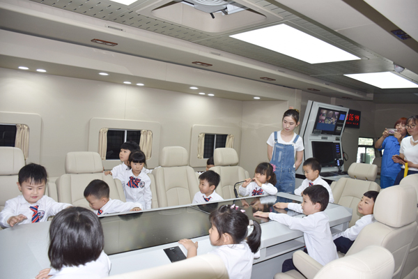 “魅力经开行活动” ——走进森源鸿马 感受科技魅力(图6) “魅力经开行活动” ——走进森源鸿马 感受科技魅力(图6)