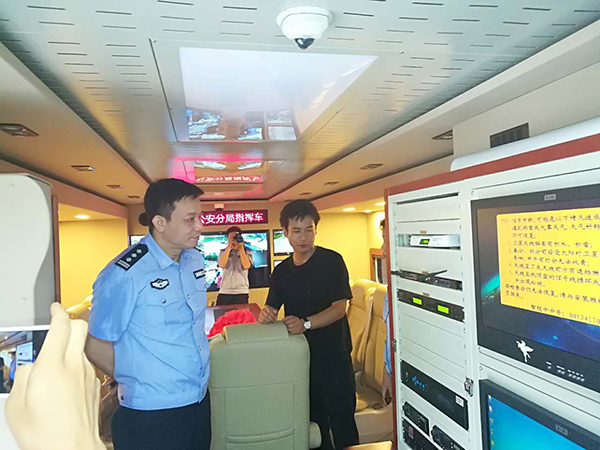 帅爆了 “变形金刚!南海投用一批特种警用装备车辆(图2) 帅爆了 “变形金刚!南海投用一批特种警用装备车辆(图2)