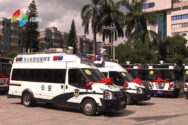 南海投用25辆“移动警务室” ——民警移动办公,接处警更快更高效(图1) 南海投用25辆“移动警务室” ——民警移动办公,接处警更快更高效(图1)