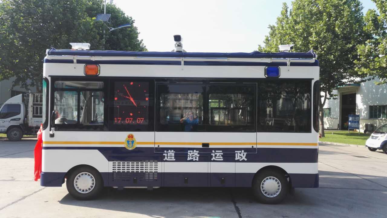 内蒙古鄂尔多斯运管局移动执法车走向前沿   保障道路运输安全(图3)