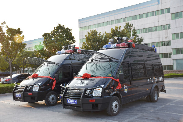 南阳市桐柏县通过公安部警采中心采购的防暴运兵车发车(图2)
