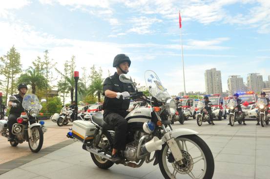 围观:东湖警察蜀黍的巡逻新装备! (图6) 围观:东湖警察蜀黍的巡逻新装备! (图6)