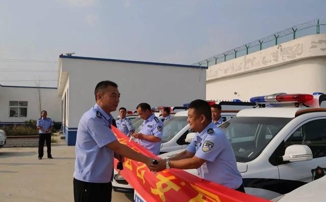 西华县公安局举行警用电动巡逻车发放仪式(图3) 西华县公安局举行警用电动巡逻车发放仪式(图3)
