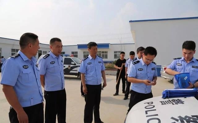 西华县公安局举行警用电动巡逻车发放仪式(图2) 西华县公安局举行警用电动巡逻车发放仪式(图2)