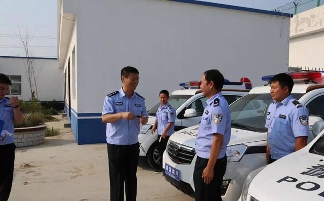 西华县公安局举行警用电动巡逻车发放仪式(图4) 西华县公安局举行警用电动巡逻车发放仪式(图4)