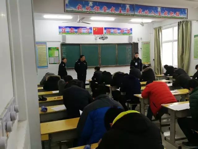 鹿邑县“一村一警”装备配发暨“忠诚2017”平安守护行动启动仪式(图14) 鹿邑县“一村一警”装备配发暨“忠诚2017”平安守护行动启动仪式(图14)