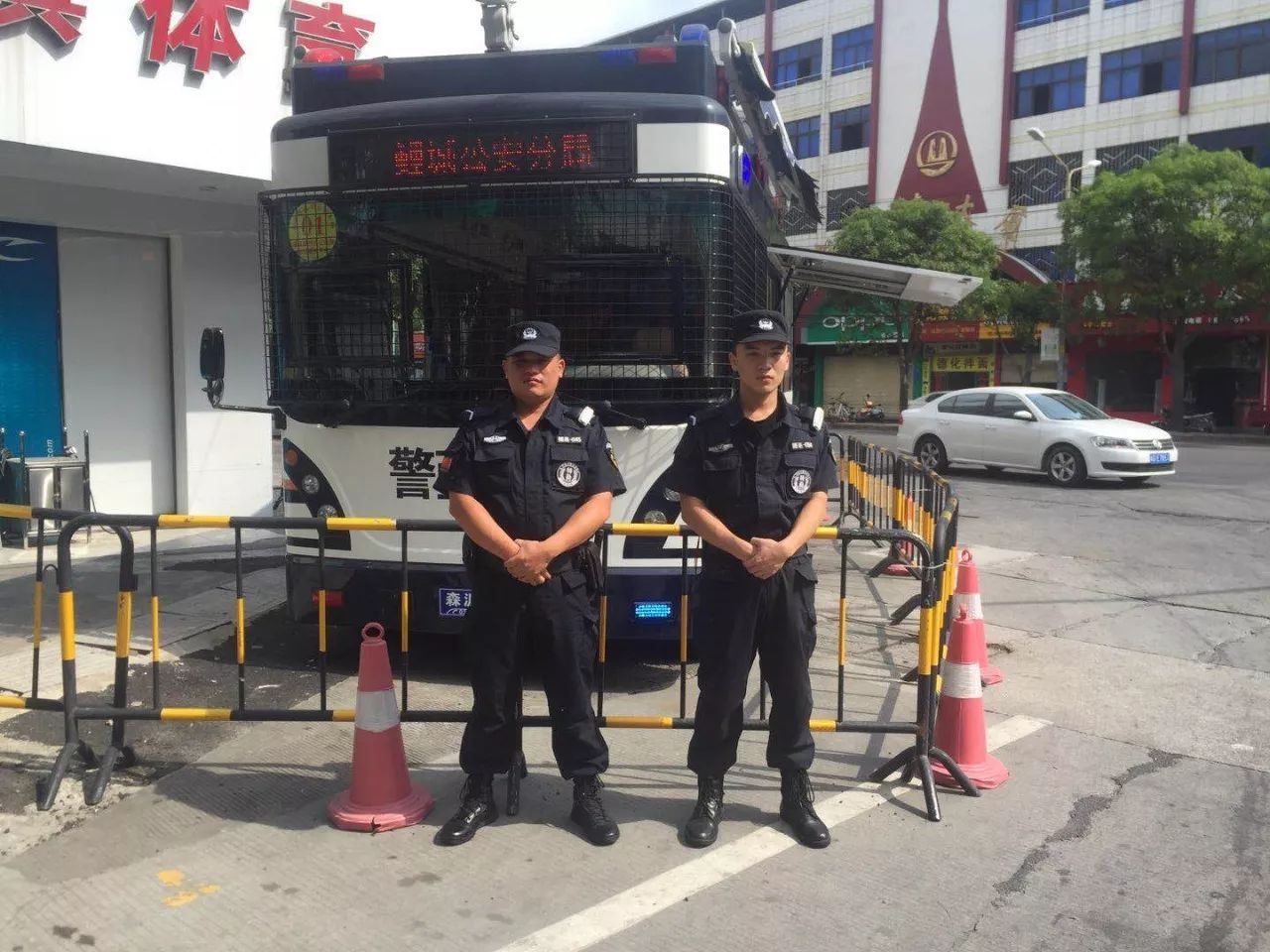 【迎接十九大 忠诚保平安】鲤城公安圆满完成两节安保任务(图5)