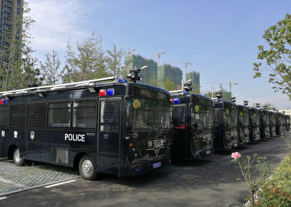 快看!警灯闪烁、特警武警蜀黎联勤武装巡逻(图2) 快看!警灯闪烁、特警武警蜀黎联勤武装巡逻(图2)