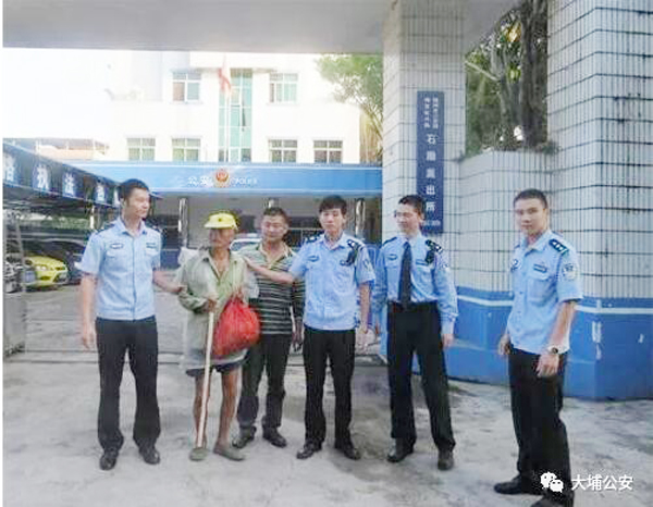 便利群众保平安 梅州大埔移动警务车街头服务市民(图2) 便利群众保平安 梅州大埔移动警务车街头服务市民(图2)