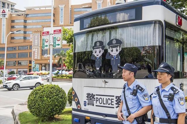 既是“守护神”,又是“服务者”——梅州移动警务车安保便民一路同行(图4) 既是“守护神”,又是“服务者”——梅州移动警务车安保便民一路同行(图4)