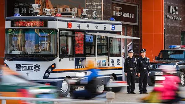 逛个街的功夫就把证给办了,这到底怎么回事呢?(图1) 逛个街的功夫就把证给办了,这到底怎么回事呢?(图1)