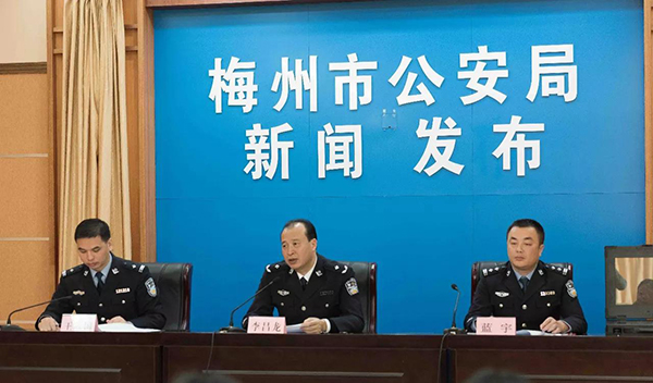 逛个街的功夫就把证给办了,这到底怎么回事呢?(图4) 逛个街的功夫就把证给办了,这到底怎么回事呢?(图4)