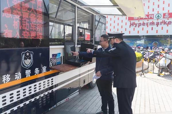 逛个街的功夫就把证给办了,这到底怎么回事呢?(图9) 逛个街的功夫就把证给办了,这到底怎么回事呢?(图9)