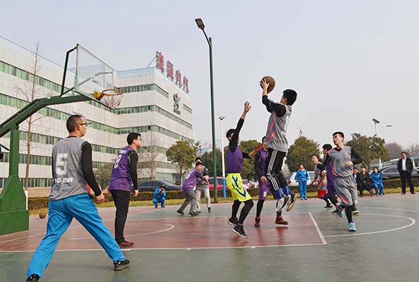 凝心聚力 趣味十足——森源鸿马举行2017年职工运动会(图25) 凝心聚力 趣味十足——森源鸿马举行2017年职工运动会(图25)