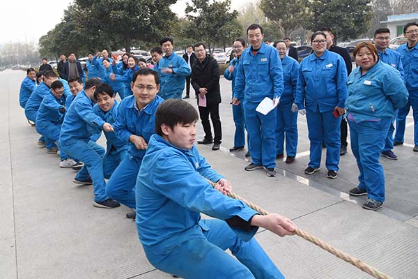 凝心聚力 趣味十足——森源鸿马举行2017年职工运动会(图9) 凝心聚力 趣味十足——森源鸿马举行2017年职工运动会(图9)
