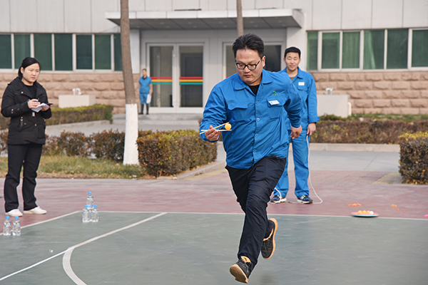 凝心聚力 趣味十足——森源鸿马举行2017年职工运动会(图16) 凝心聚力 趣味十足——森源鸿马举行2017年职工运动会(图16)