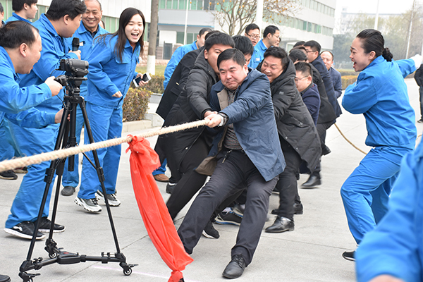 凝心聚力 趣味十足——森源鸿马举行2017年职工运动会(图10) 凝心聚力 趣味十足——森源鸿马举行2017年职工运动会(图10)