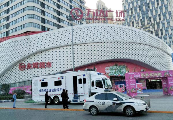 平安夜里守护平安//12米反恐应急通信指挥平台安阳上岗(图1)