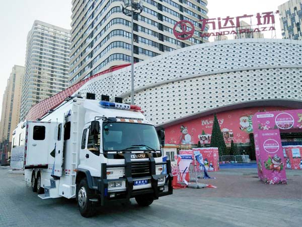 平安夜里守护平安//12米反恐应急通信指挥平台安阳上岗(图2)