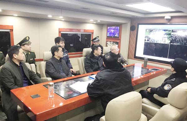 平安夜里守护平安//12米反恐应急通信指挥平台安阳上岗(图5)