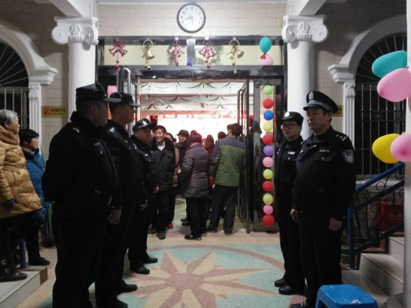 《平安守护》官庄工区派出所民警们的平安夜(图5)