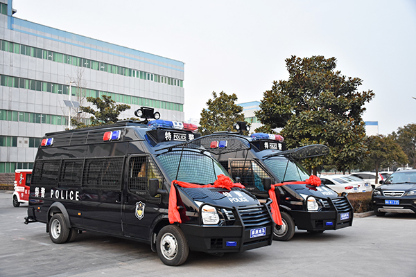 新疆昌吉州采购防暴运兵车(图2) 新疆昌吉州采购防暴运兵车(图2)