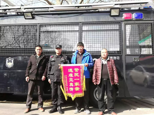 安徽阜阳||警民一家亲,遇难见真情(图1) 安徽阜阳||警民一家亲,遇难见真情(图1)