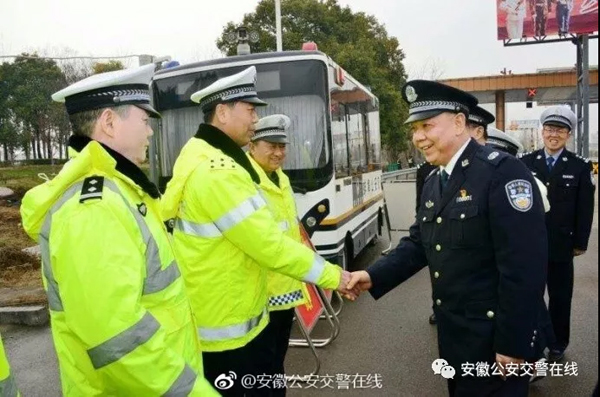 安徽||公安厅长访查春节交通安全 群众安全出行是头等大事(图1) 安徽||公安厅长访查春节交通安全 群众安全出行是头等大事(图1)