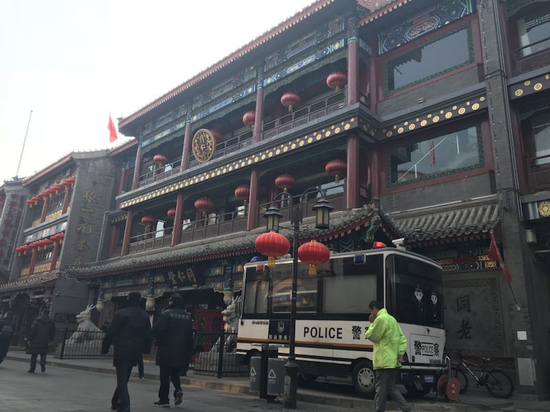 两会安保系列报道（一）两会安保高科技全新“上线”  移动警务室备受关注(图3)