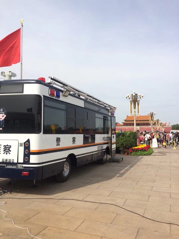 两会安保系列报道（一）两会安保高科技全新“上线”  移动警务室备受关注(图5)