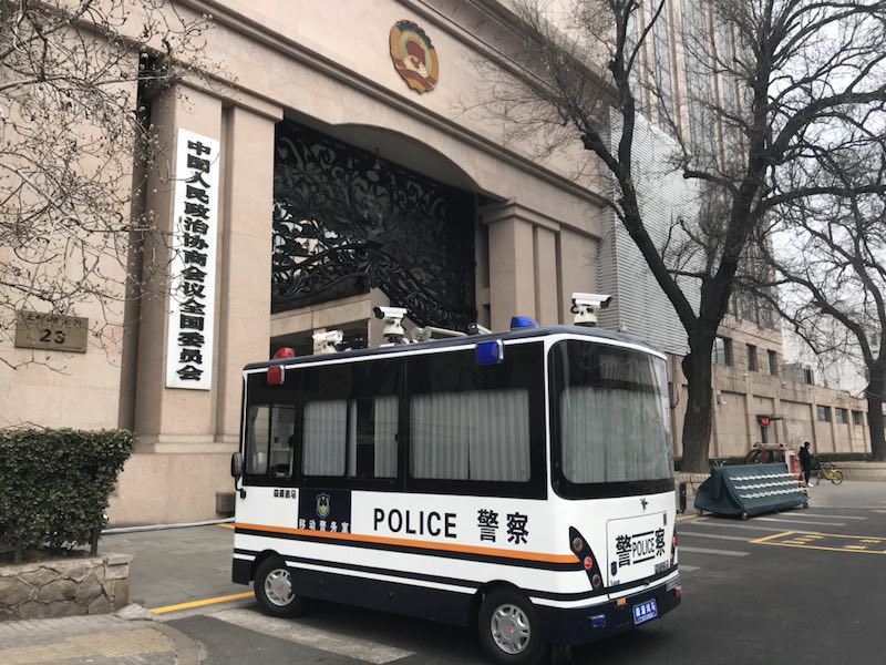 两会安保系列报道（一）两会安保高科技全新“上线”  移动警务室备受关注(图1)