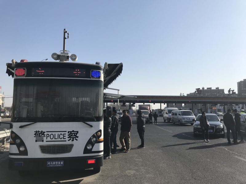 两会安保系列报道（七）||科技引领 智慧交通安保——移动警务室显神通(图1)