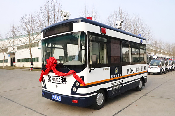 两会安保系列报道（十一）郑州市公安局移动警务室发车(图2)