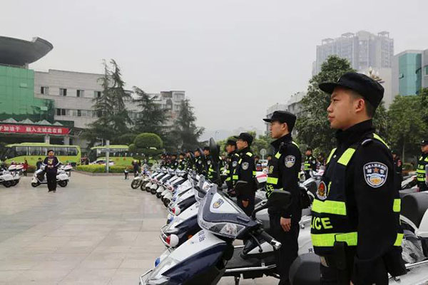 四川泸县驻村辅警喜添环保、实用新装备，从此巡逻服务如虎添翼(图14)