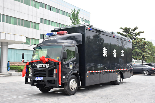 山东龙口市通过公安部警采中心采购装备运输车与移动指挥车(图1)