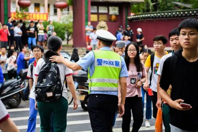 梅州市公安机关29项安保便民措施护航高考受广泛好评(图11) 梅州市公安机关29项安保便民措施护航高考受广泛好评(图11)