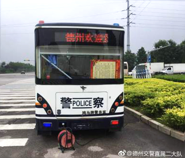 移动警务室 :宣传太阳能十项全能竞赛 助力创卫创城工作(图2) 移动警务室 :宣传太阳能十项全能竞赛 助力创卫创城工作(图2)