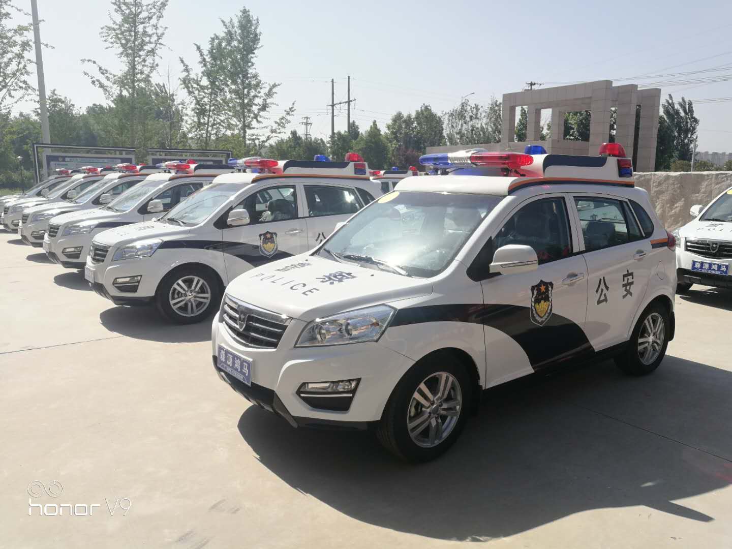 濮阳南乐县SUV电动巡逻车列装上岗(图2)