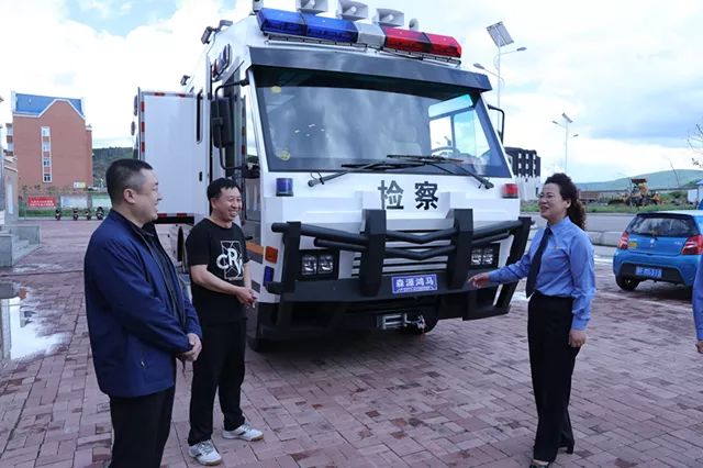 内蒙古阿尔山:送法进社区 检民心连心(图1) 内蒙古阿尔山:送法进社区 检民心连心(图1)