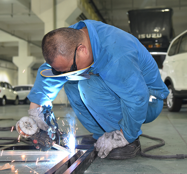 钣金工匠   匠心筑梦——记鸿马钣金车间员工阴建伟的工匠精神(图2)