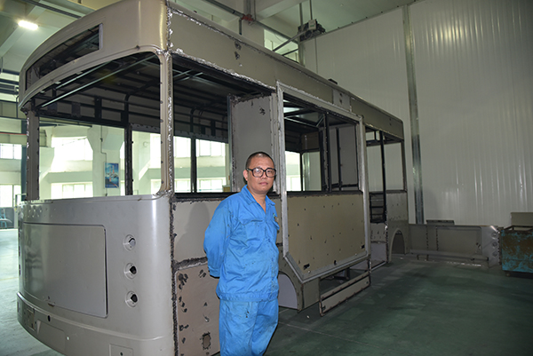钣金工匠   匠心筑梦——记鸿马钣金车间员工阴建伟的工匠精神(图1)