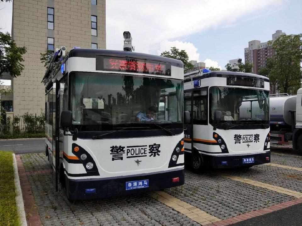 安徽省定远县移动警务室走上街头近距离服务群众(图1)