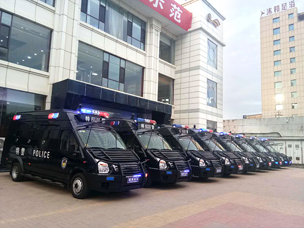 威猛炫酷！山西太原市8台轻装甲实战运兵车列装上岗(图2)