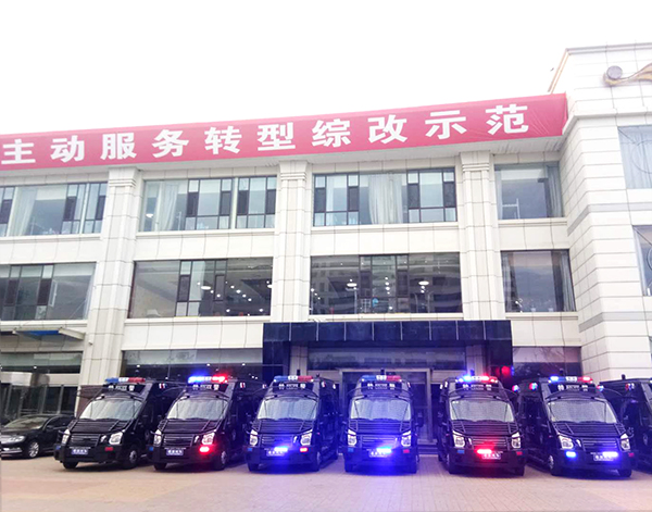 威猛炫酷！山西太原市8台轻装甲实战运兵车列装上岗(图1)